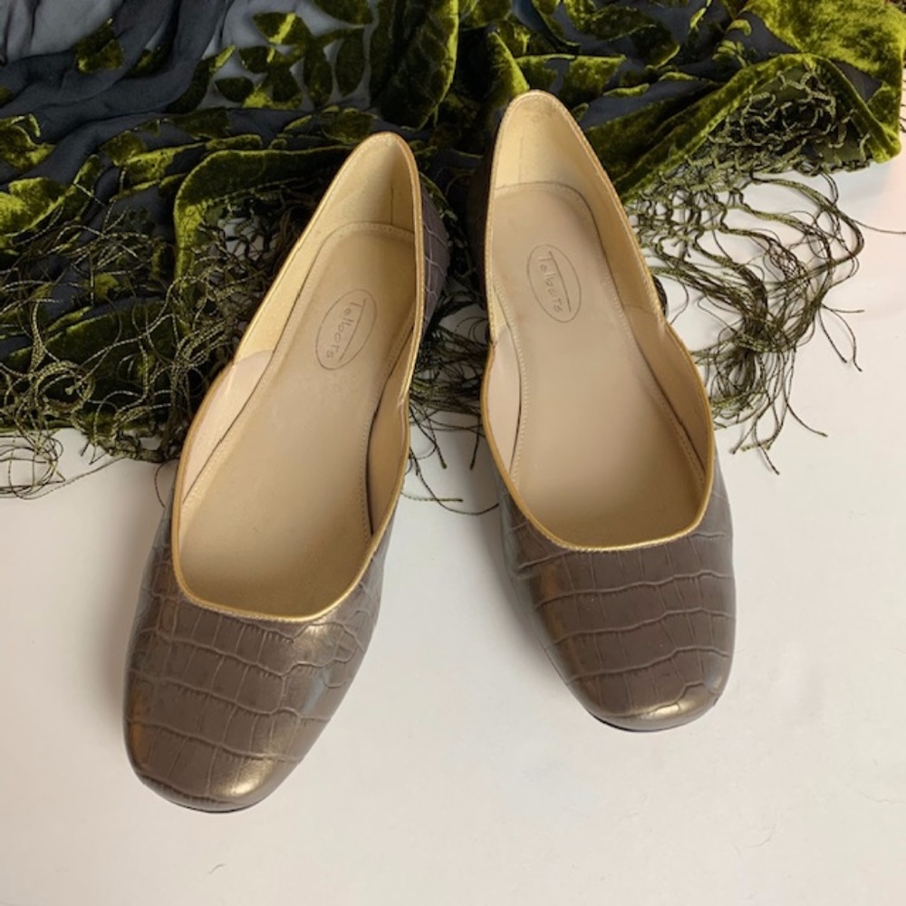 Talbots // Brown Flats with Gold Trim Alligator